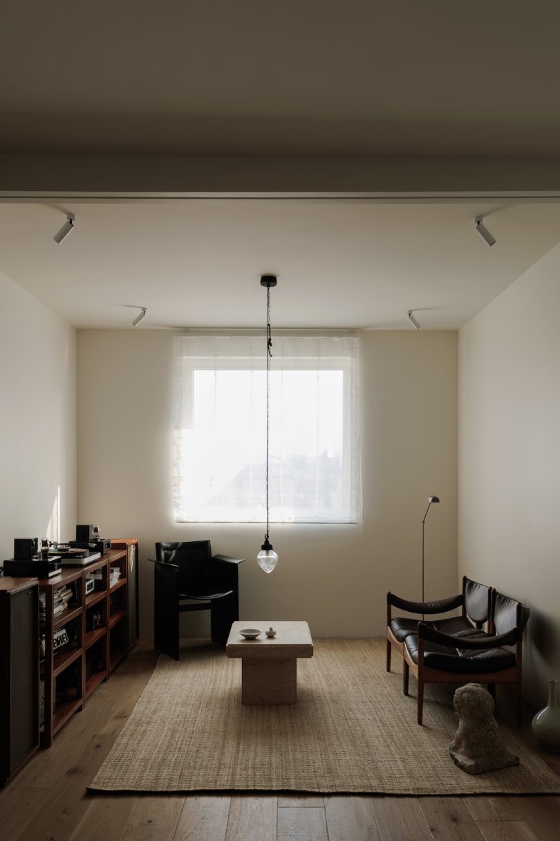 SIDOM DESIGN设计的极简住宅Living & Listening Room