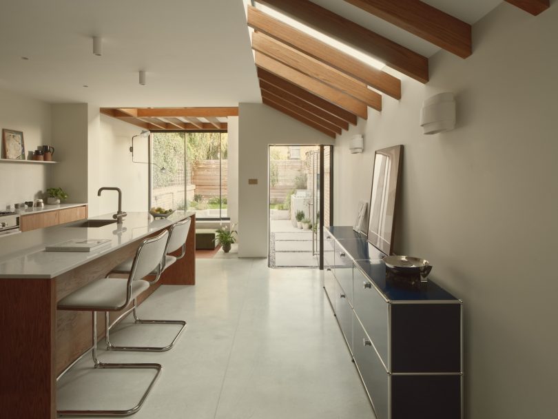 由 House Of EM 设计的极简主义住宅 Loggia House