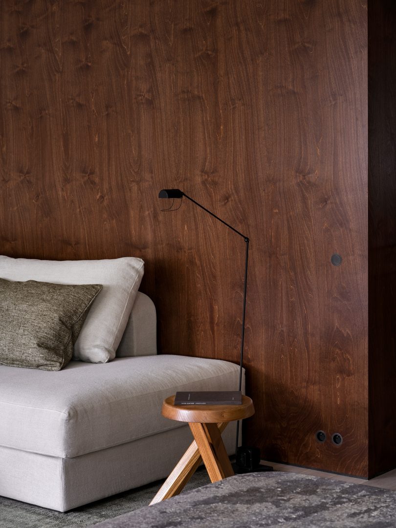 Decancq Vercruysse设计的极简公寓Pied-à-terre Brussels