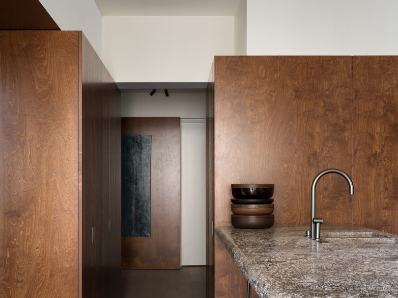 Decancq Vercruysse设计的极简公寓Pied-à-terre Brussels