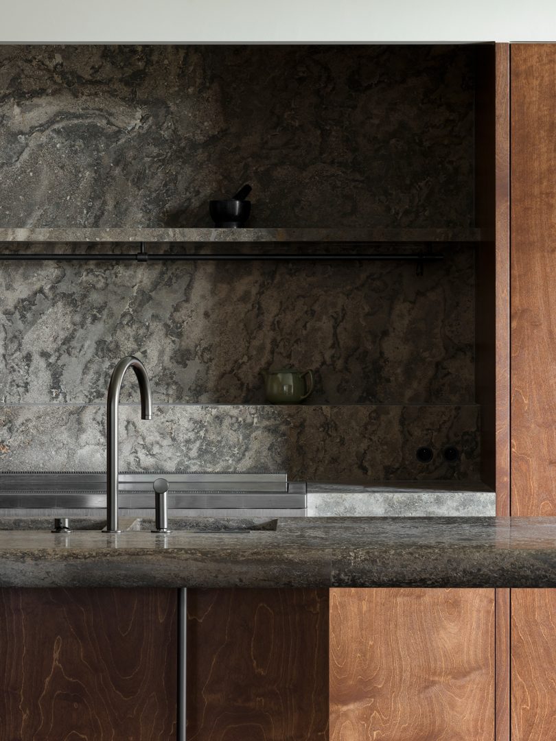 Decancq Vercruysse设计的极简公寓Pied-à-terre Brussels