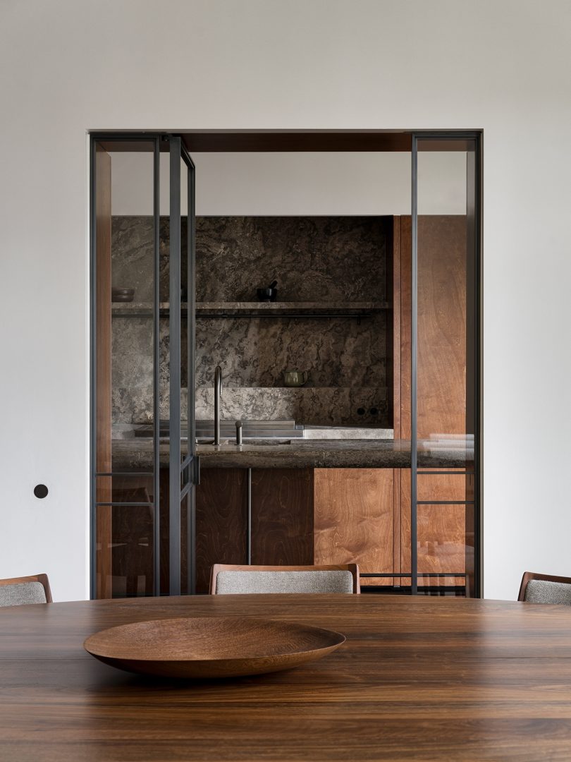 Decancq Vercruysse设计的极简公寓Pied-à-terre Brussels