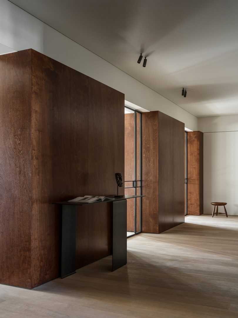 Decancq Vercruysse设计的极简公寓Pied-à-terre Brussels