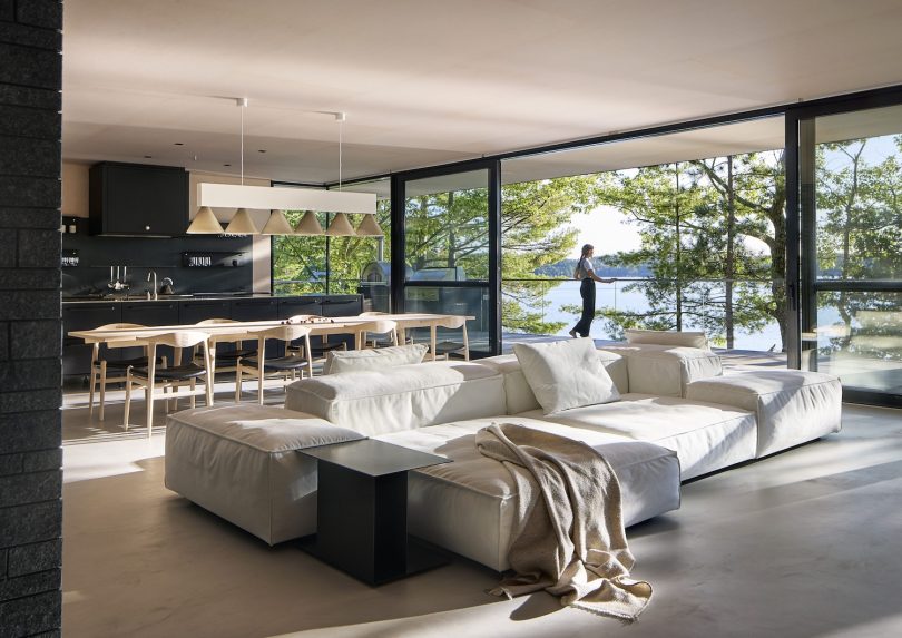 Akb Architects 设计的极简住宅Sagamore North Cottage