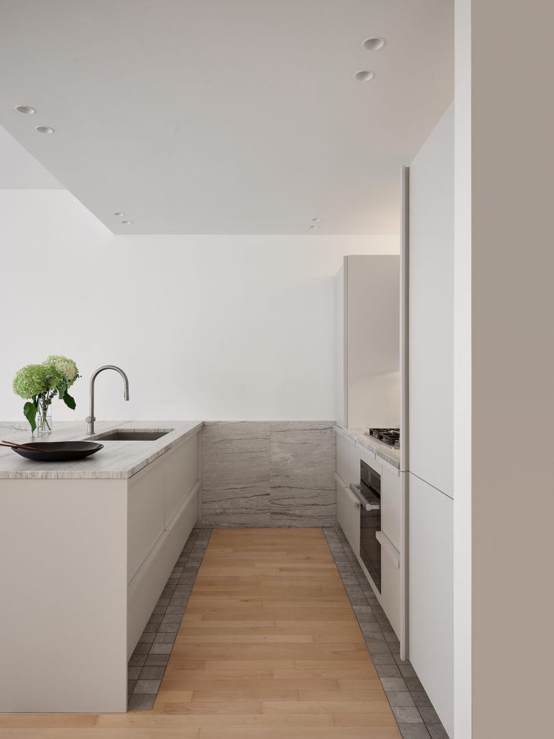 Michael Godmer Studio设计的极简公寓Saint-Patrick Residence