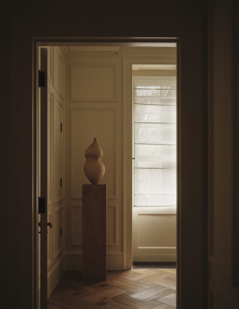 Two Muse Studios 设计的极简主义空间 St James