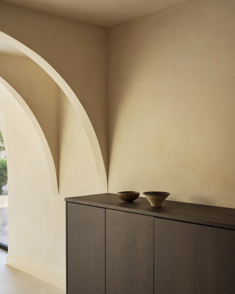 Polysmiths 设计的极简主义住宅 Arch House