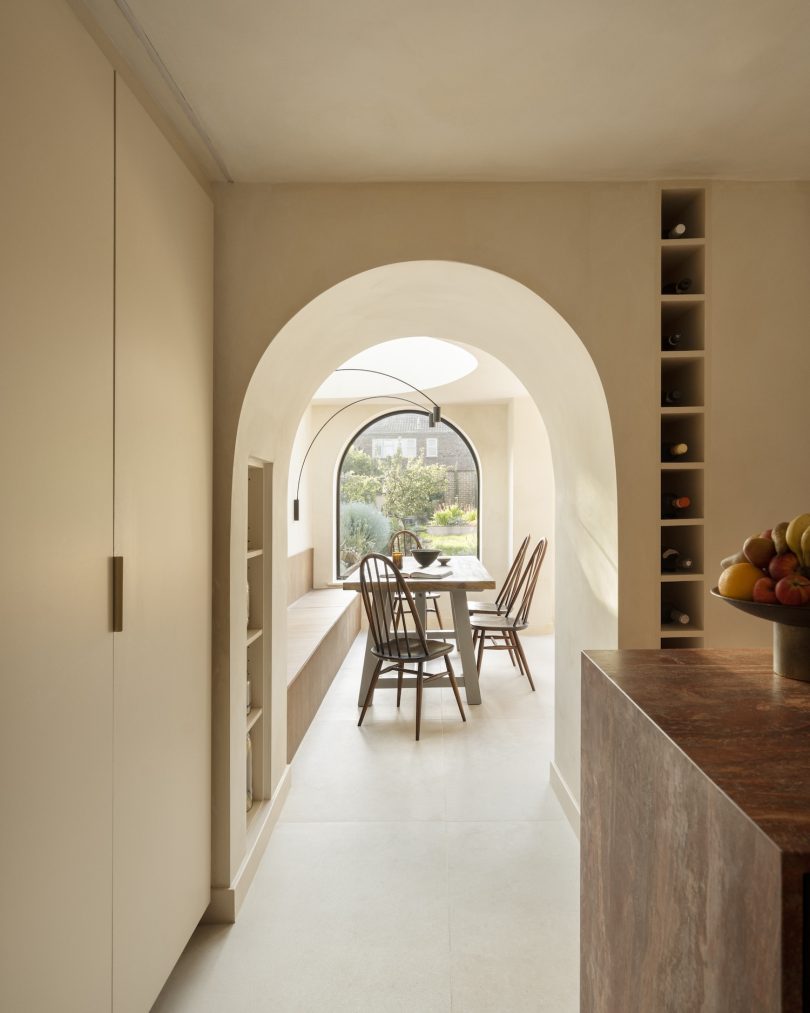 Polysmiths 设计的极简主义住宅 Arch House