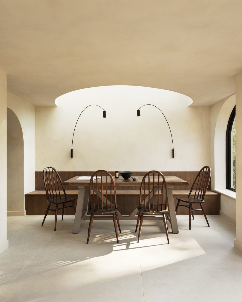 Polysmiths 设计的极简主义住宅 Arch House