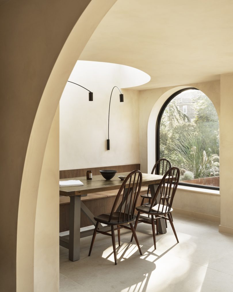 Polysmiths 设计的极简主义住宅 Arch House