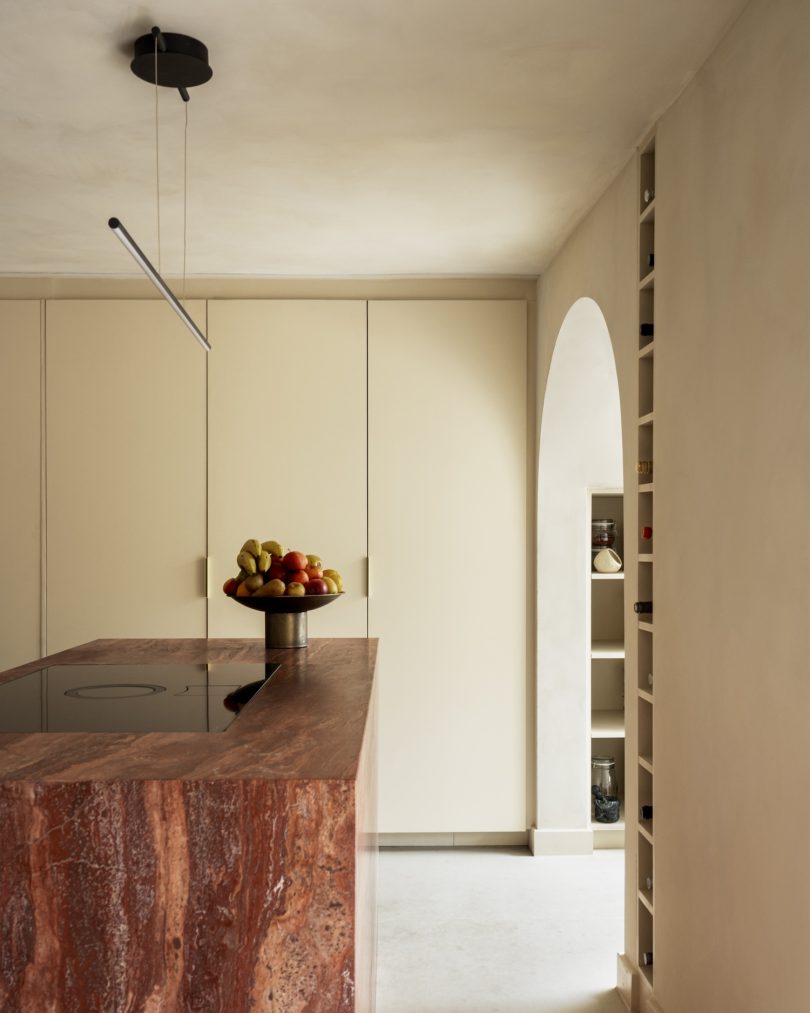 Polysmiths 设计的极简主义住宅 Arch House