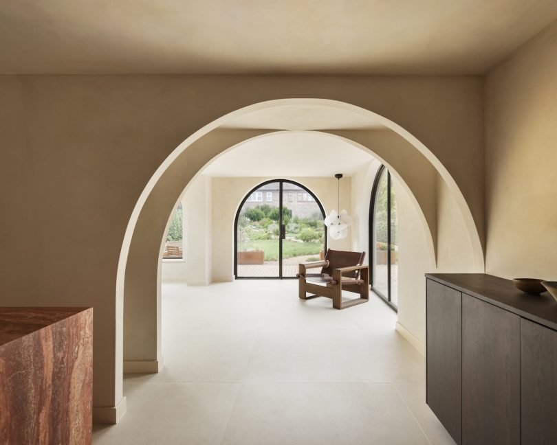 Polysmiths 设计的极简主义住宅 Arch House