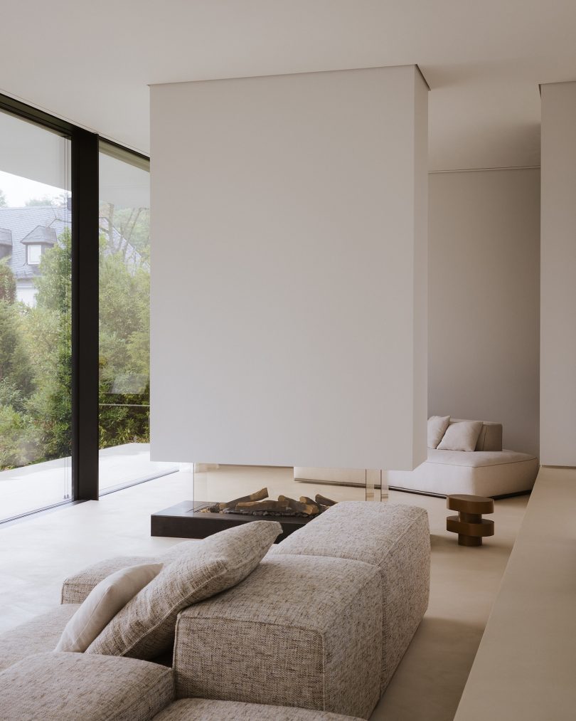 Philipp Architekten 设计的极简主义别墅 Ayoughi House