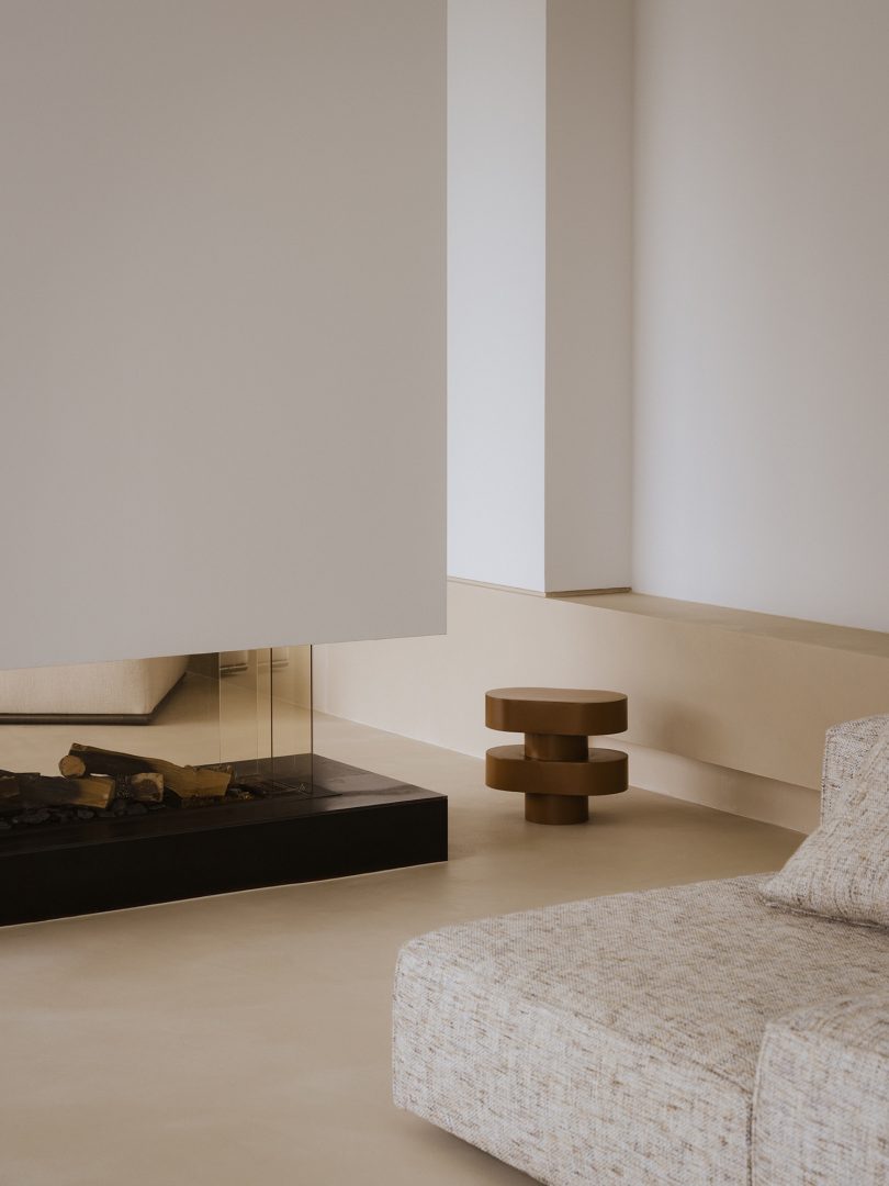 Philipp Architekten 设计的极简主义别墅 Ayoughi House