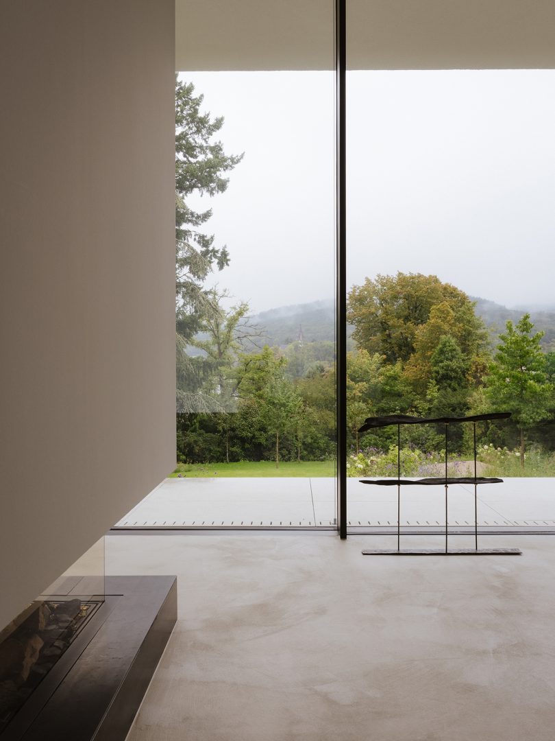 Philipp Architekten 设计的极简主义别墅 Ayoughi House