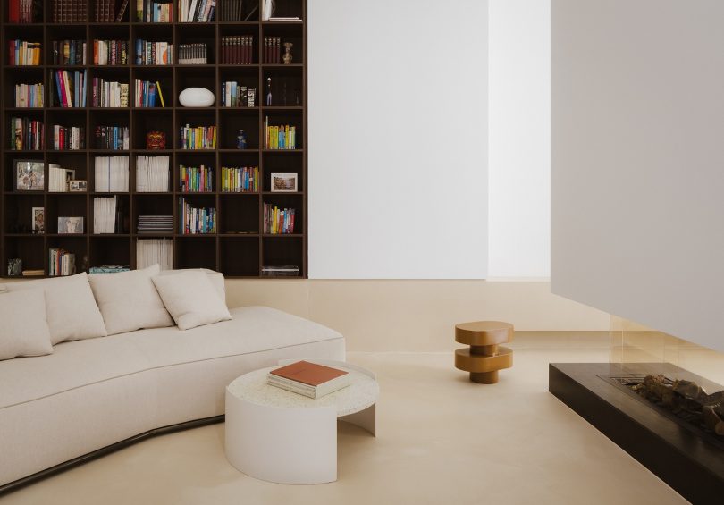 Philipp Architekten 设计的极简主义别墅 Ayoughi House