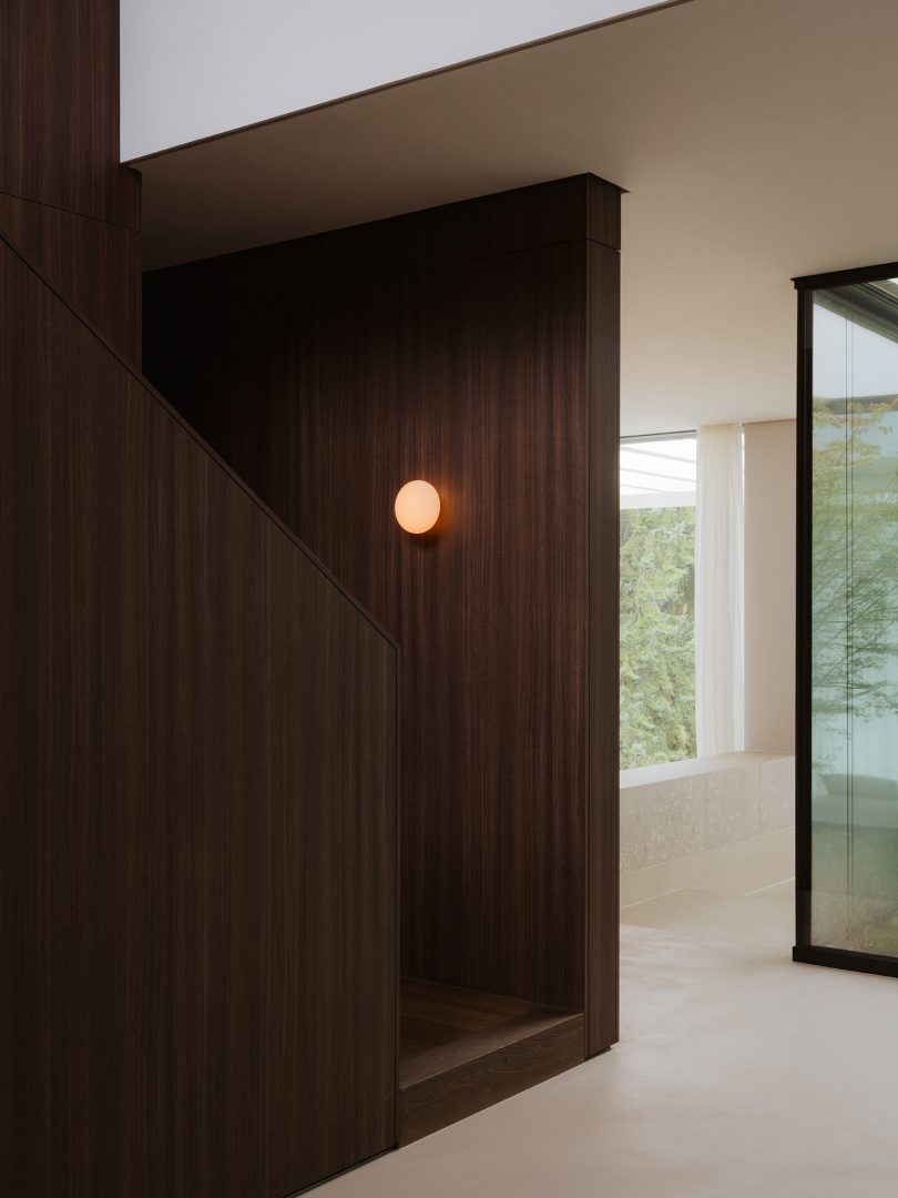 Philipp Architekten 设计的极简主义别墅 Ayoughi House