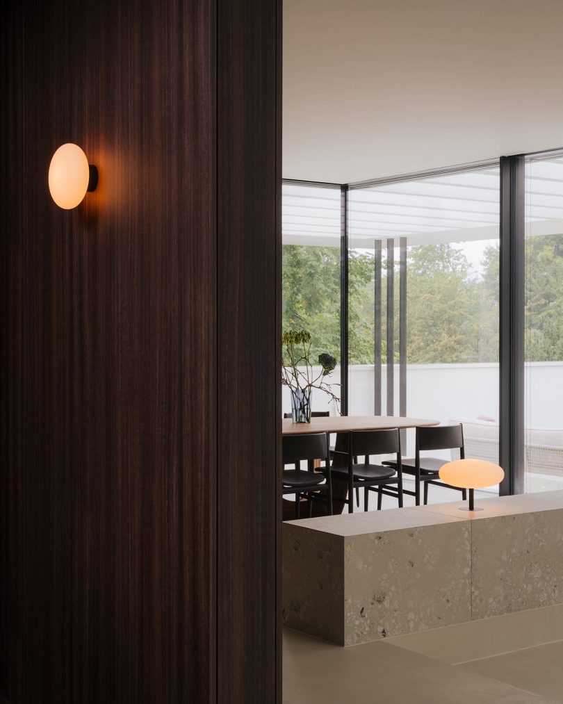 Philipp Architekten 设计的极简主义别墅 Ayoughi House