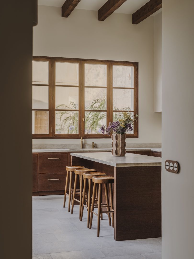 由 NØRA Studio 设计的极简主义住宅 Born 10