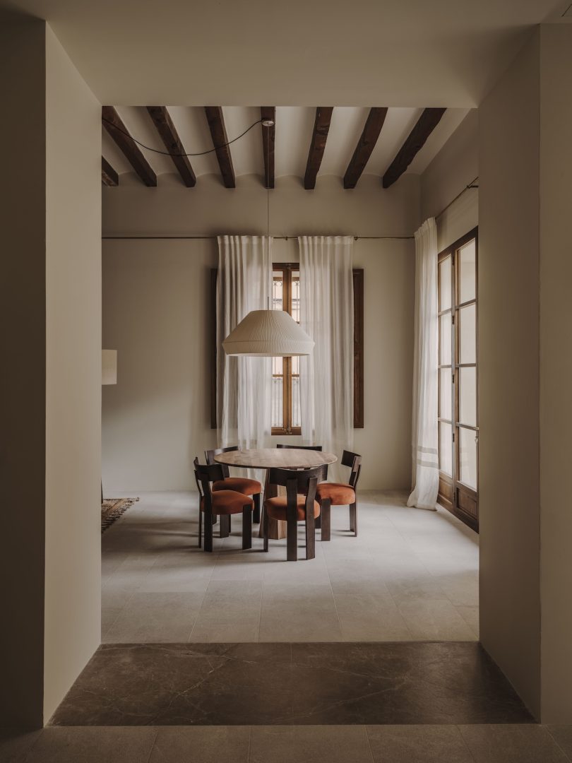 由 NØRA Studio 设计的极简主义住宅 Born 10