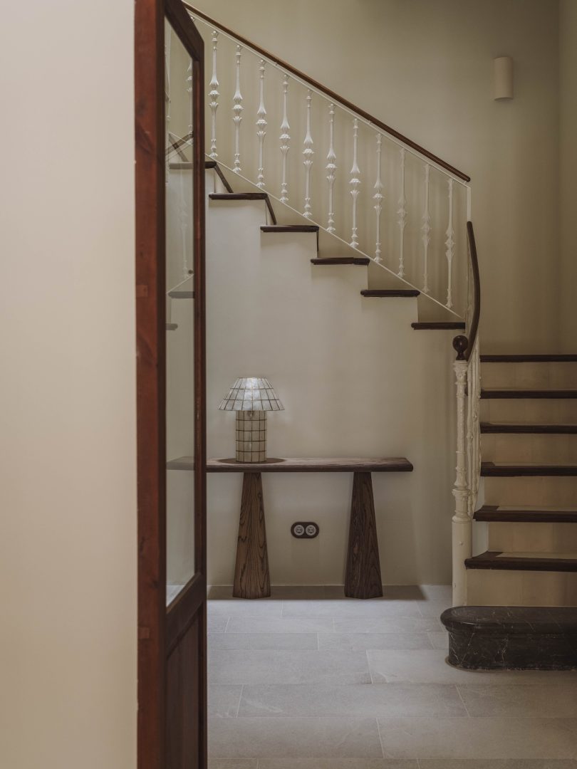 由 NØRA Studio 设计的极简主义住宅 Born 10