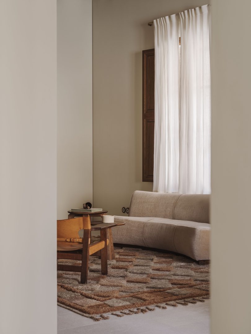 由 NØRA Studio 设计的极简主义住宅 Born 10