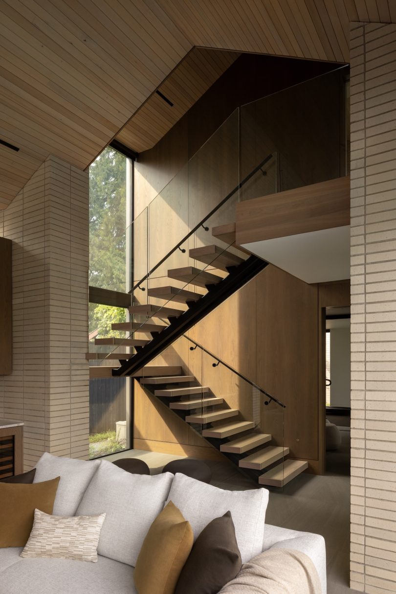 北温哥华“景观融界”住宅：建筑、室内与自然的无缝对话