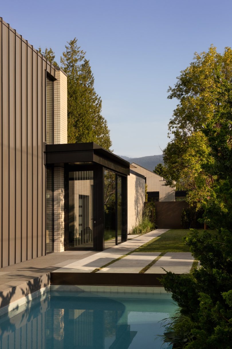 北温哥华“景观融界”住宅：建筑、室内与自然的无缝对话