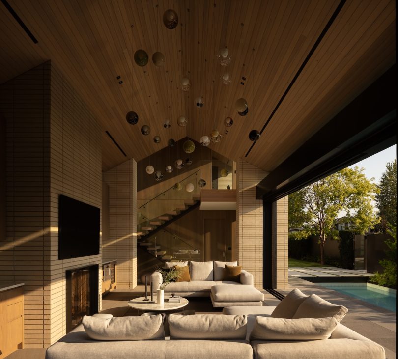 北温哥华“景观融界”住宅：建筑、室内与自然的无缝对话