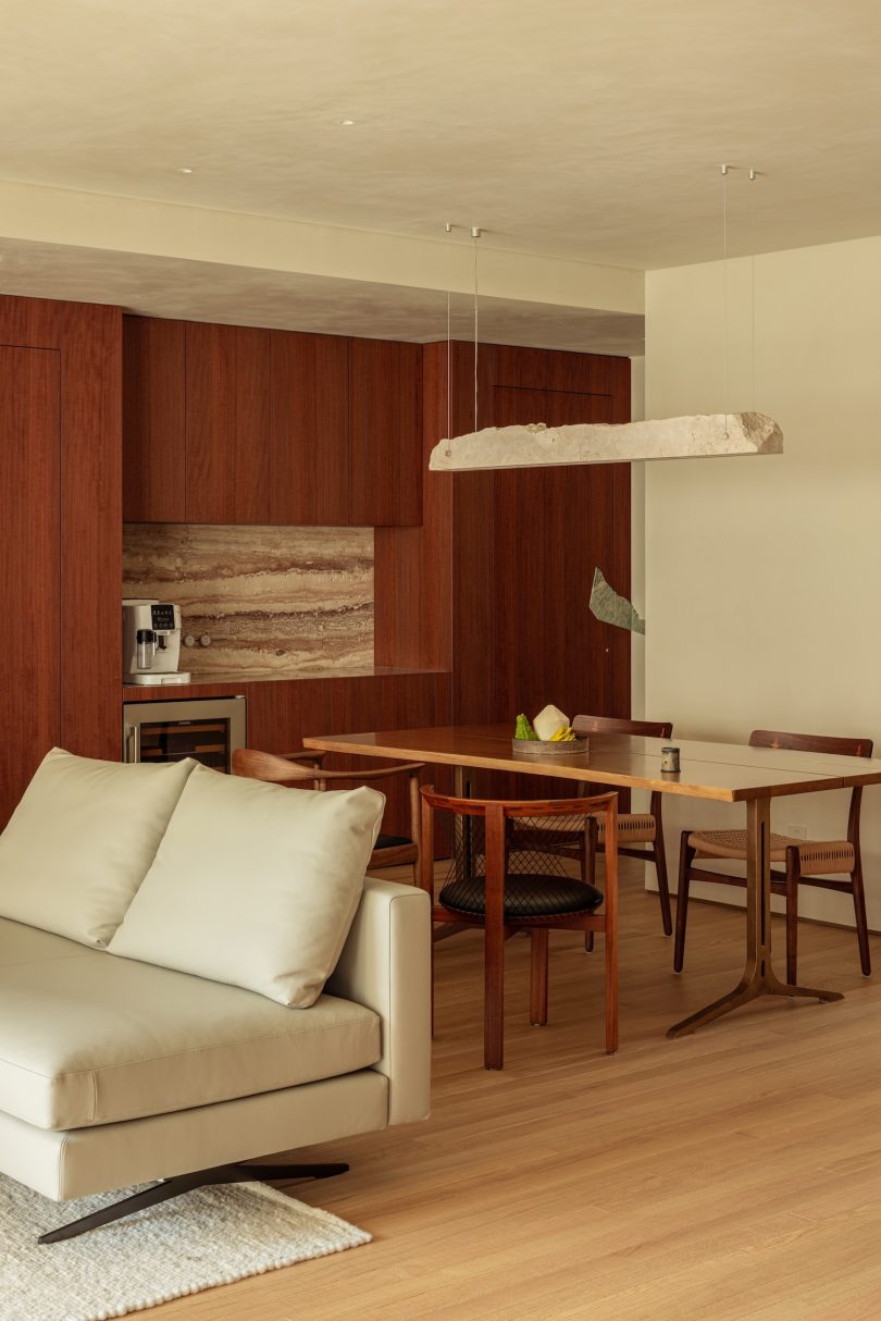 PUJU Design Studio设计的极简主义公寓Natural Shelter