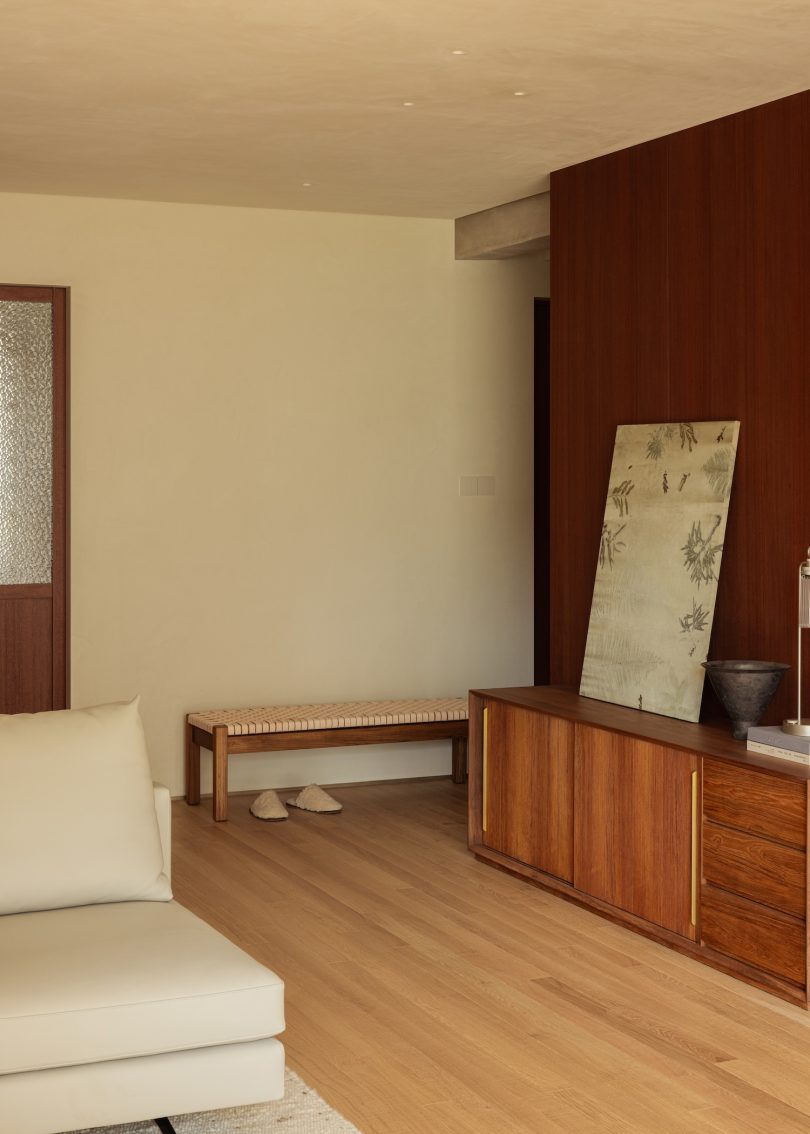 PUJU Design Studio设计的极简主义公寓Natural Shelter