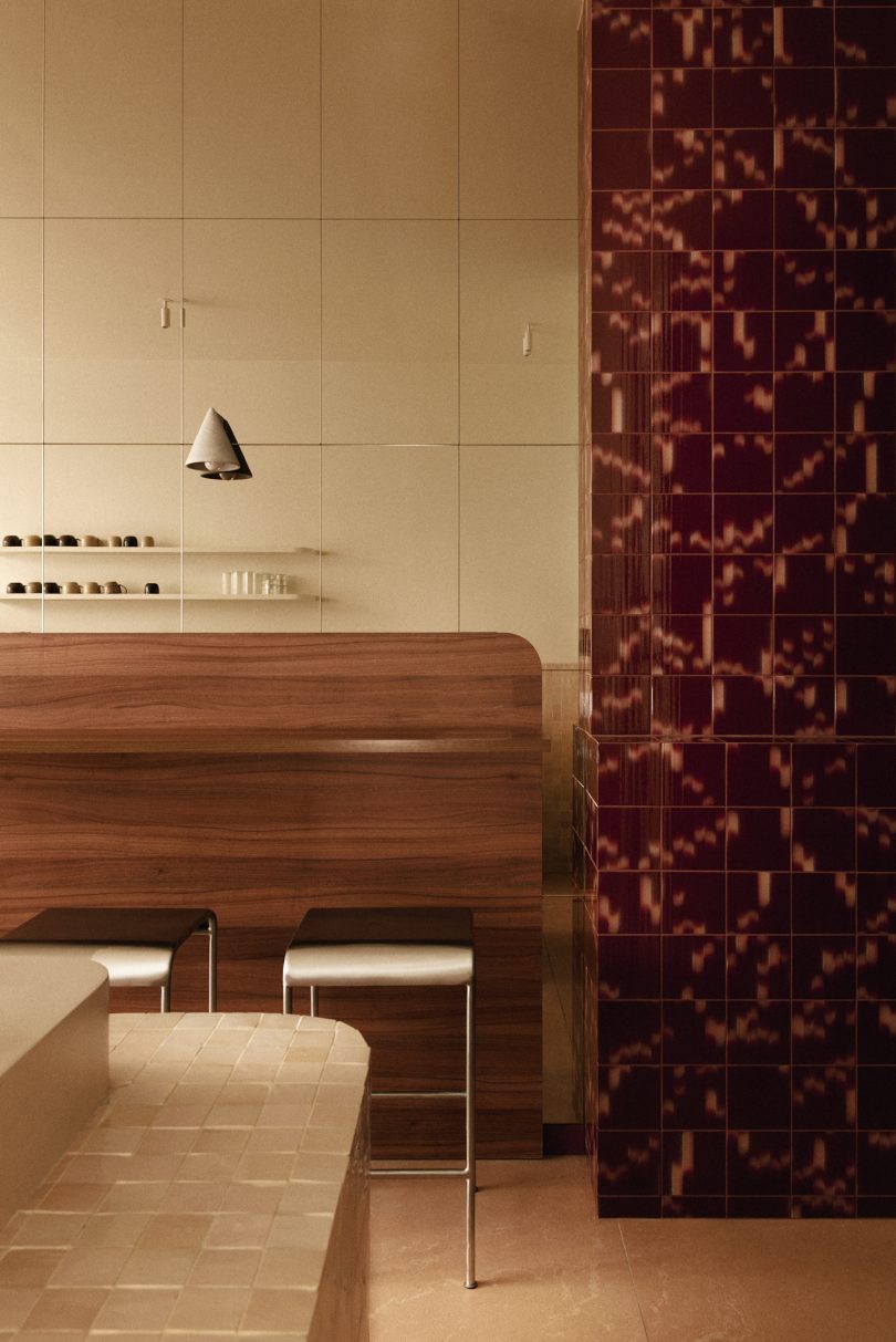 Studio Ines Deschodt设计的极简咖啡馆Spiced Coffee Shop