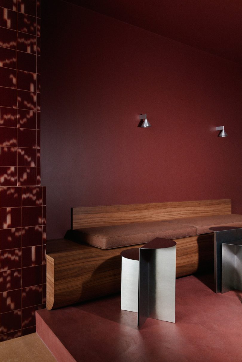 Studio Ines Deschodt设计的极简咖啡馆Spiced Coffee Shop