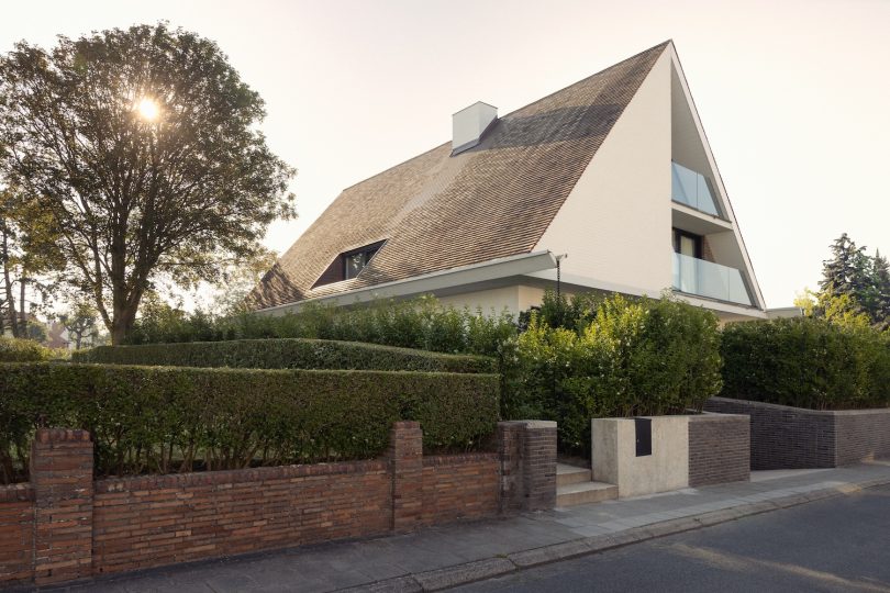 Stef Claes设计的极简住宅Sixties Sea Side Transformation