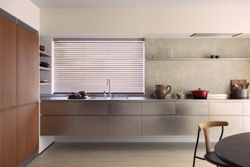 Stef Claes设计的极简住宅Sixties Sea Side Transformation