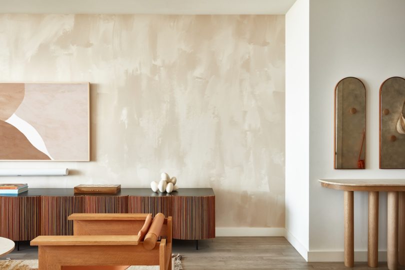 The Scale Collective 为比佛利山顶层公寓带来触感温暖