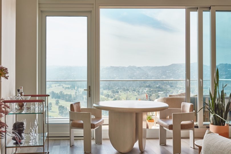 The Scale Collective 为比佛利山顶层公寓带来触感温暖