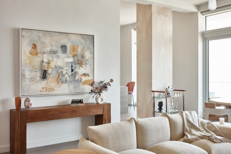 The Scale Collective 为比佛利山顶层公寓带来触感温暖