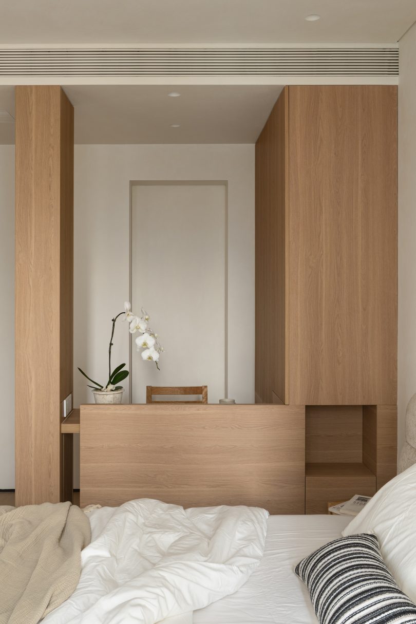 XU Studio 设计的极简主义公寓 A Serene Retreat