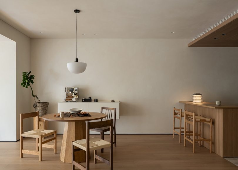 XU Studio 设计的极简主义公寓 A Serene Retreat