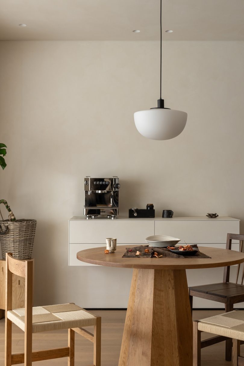 XU Studio 设计的极简主义公寓 A Serene Retreat