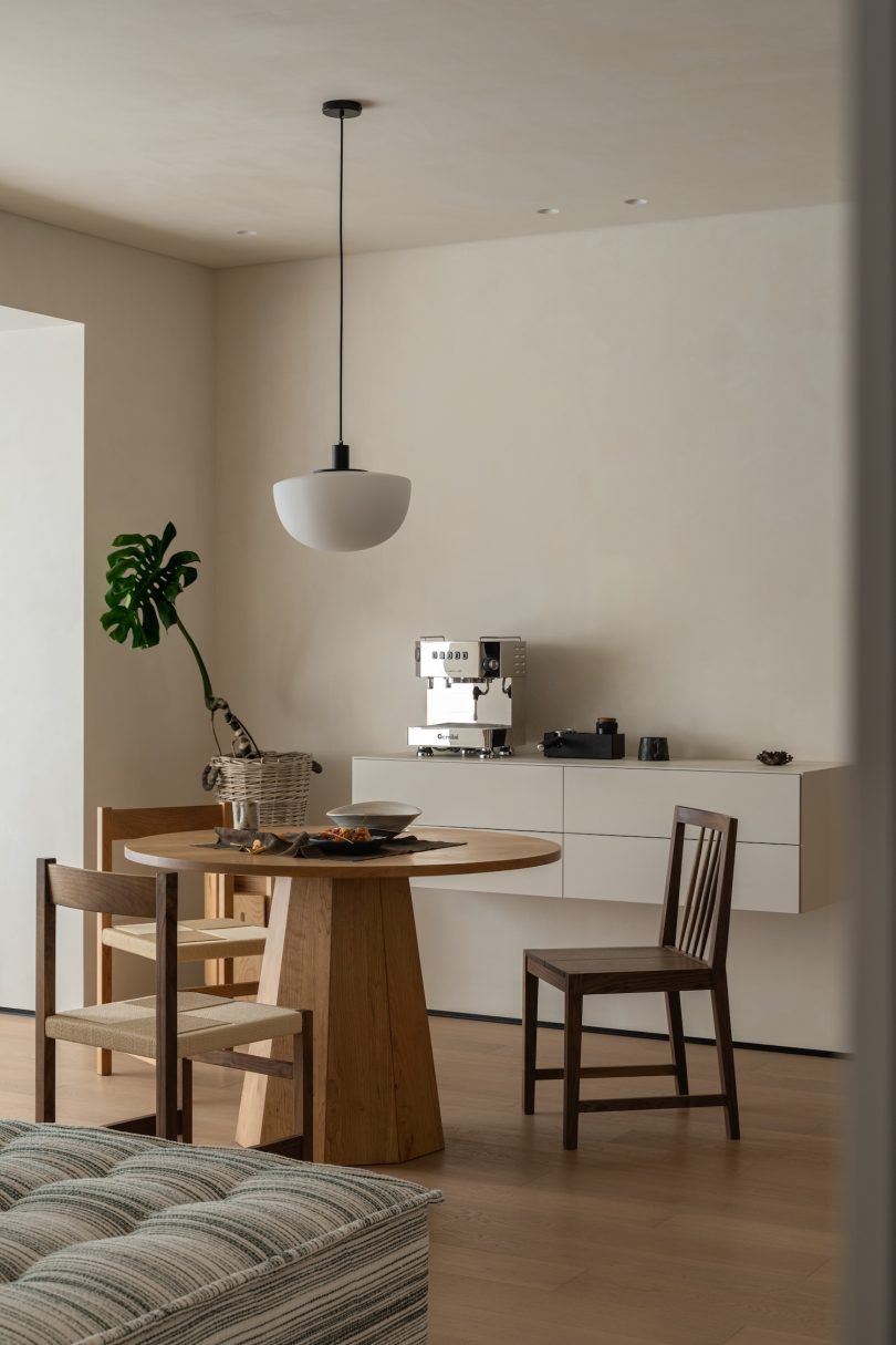 XU Studio 设计的极简主义公寓 A Serene Retreat