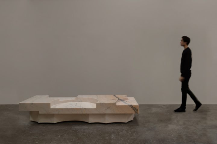 EWE Studio 设计的极简主义咖啡桌 Altar Coffee Table