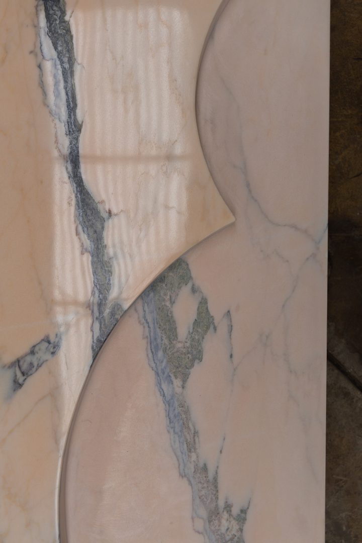 EWE Studio 设计的极简主义咖啡桌 Altar Coffee Table