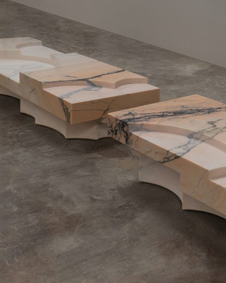 EWE Studio 设计的极简主义咖啡桌 Altar Coffee Table