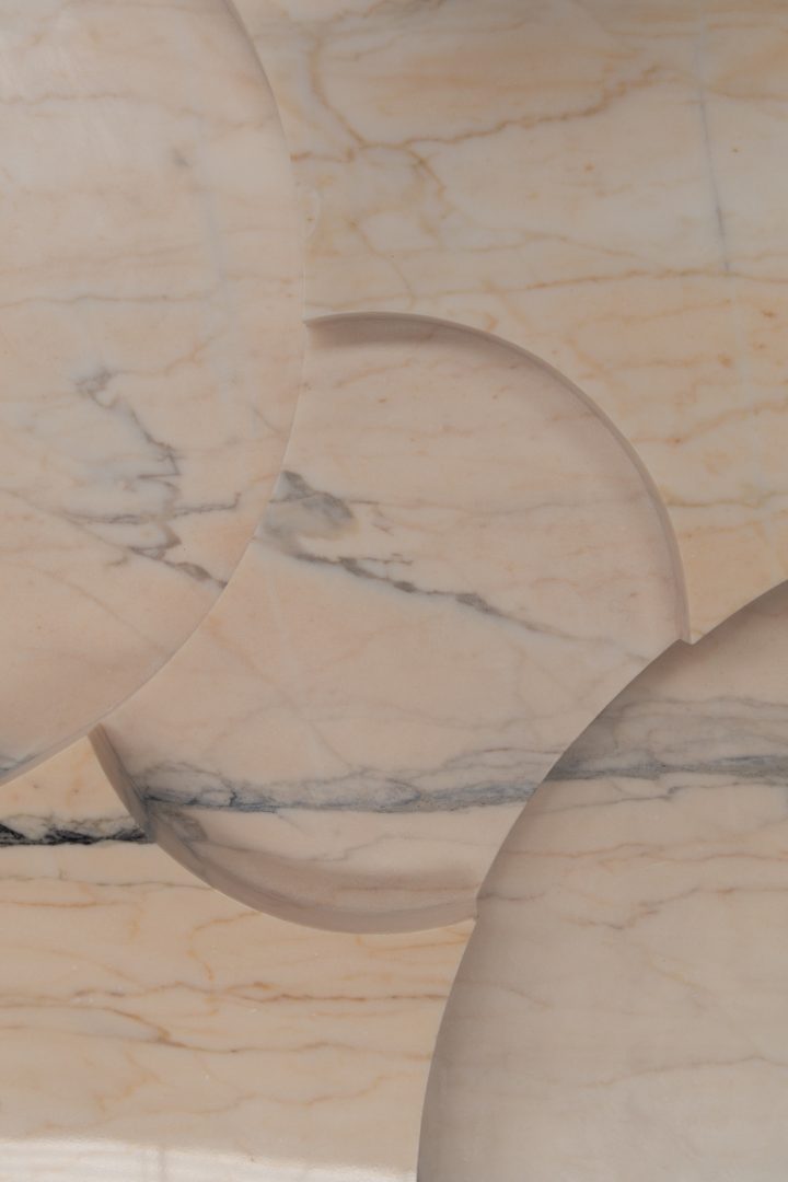 EWE Studio 设计的极简主义咖啡桌 Altar Coffee Table