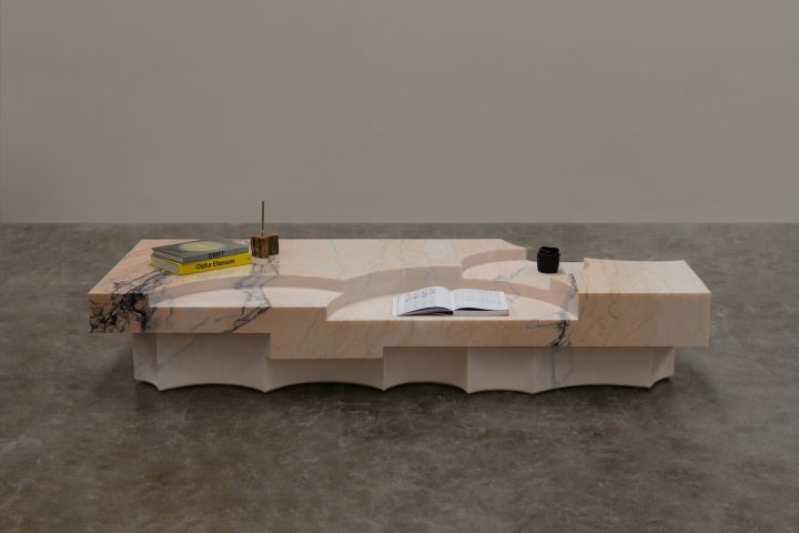 EWE Studio 设计的极简主义咖啡桌 Altar Coffee Table