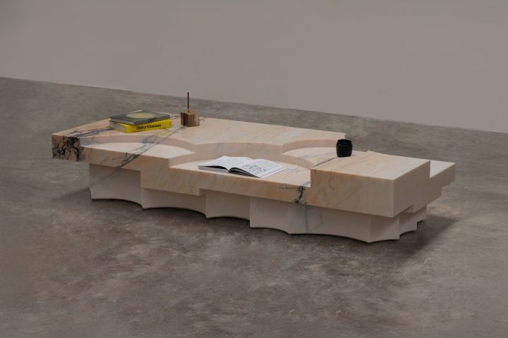 EWE Studio 设计的极简主义咖啡桌 Altar Coffee Table