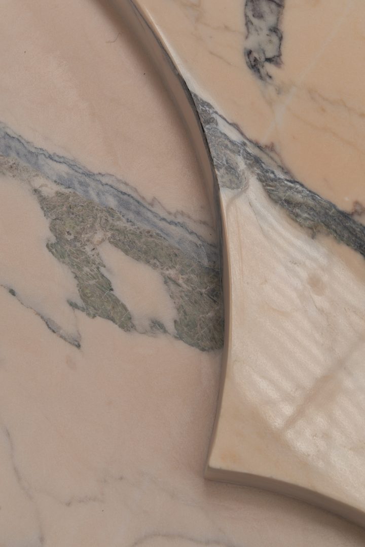 EWE Studio 设计的极简主义咖啡桌 Altar Coffee Table