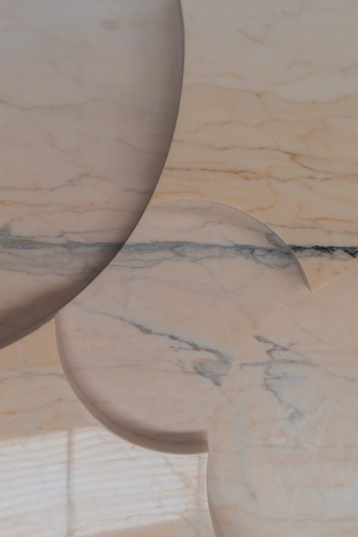 EWE Studio 设计的极简主义咖啡桌 Altar Coffee Table